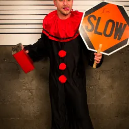 Holly Hendrix en Cuando los payasos atacan: ¡¡¡Agente del FBI recibe doble penetración anal y fisting!!! (foto 1) Holly Hendrix en 'Kink' Cuando los payasos atacan: ¡¡¡Agente del FBI recibe doble penetración anal y fisting!!! (Miniatura 1)