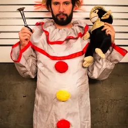 Holly Hendrix en Cuando los payasos atacan: ¡¡¡Agente del FBI recibe doble penetración anal y fisting!!! (foto 5) Holly Hendrix en 'Kink' Cuando los payasos atacan: ¡¡¡Agente del FBI recibe doble penetración anal y fisting!!! (Miniatura 5)