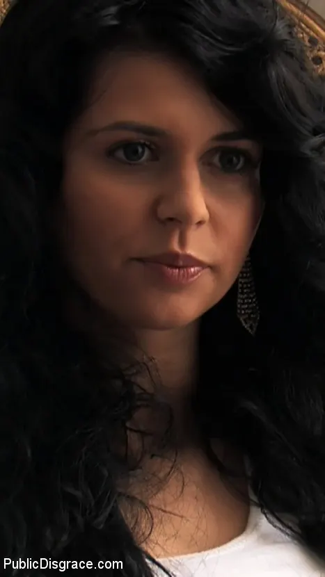 Kink '通りに縛られ、棒で犯された' 主演 Hot Brunette (写真 12)