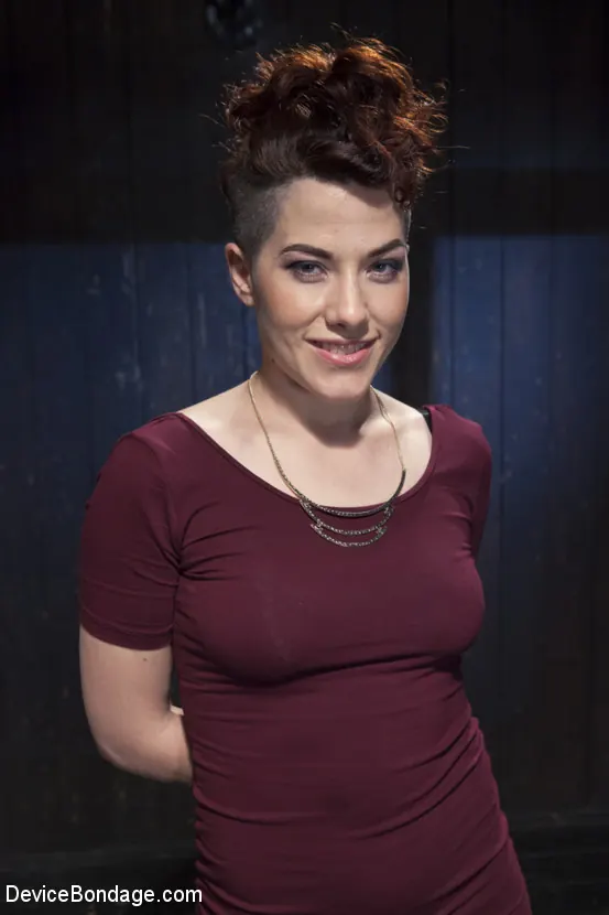 Ingrid Mouth に 'ツー・オン・ワン' from 'Kink' (写真 2) Kink 'ツー・オン・ワン' 主演 Ingrid Mouth (写真 2)