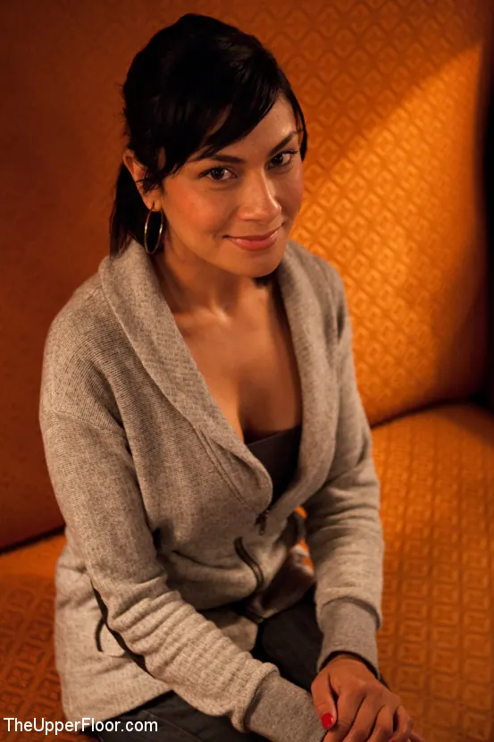 Iona Grace en 'Carne fresca: Beretta James' from 'Kink' (foto 1) Kink 'Carne fresca: Beretta James' protagonizando Iona Grace (foto 1)