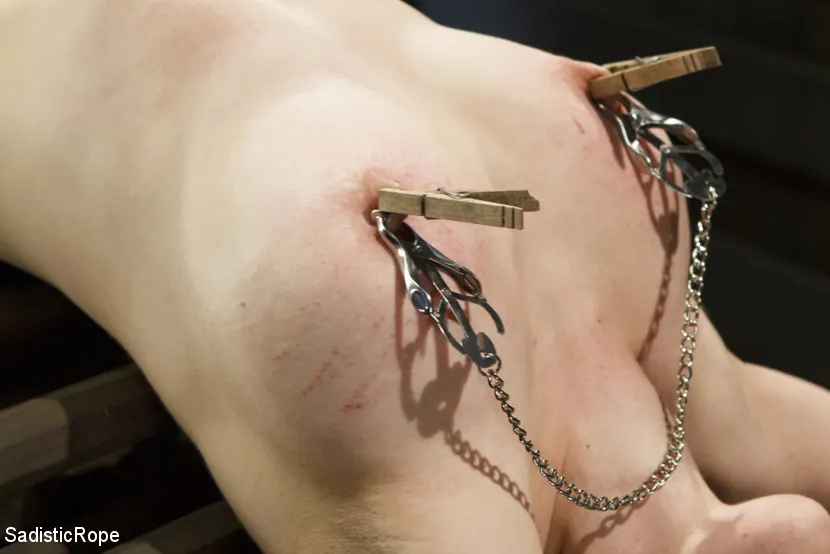 Iona Grace en 'Sumisión elegante' from 'Kink' (foto 4) Kink 'Sumisión elegante' protagonizando Iona Grace (foto 4)