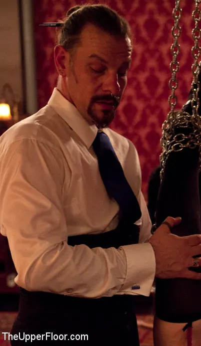 Kink 'サービスデー：テーブル設定' 主演 Iona Grace (写真 15)