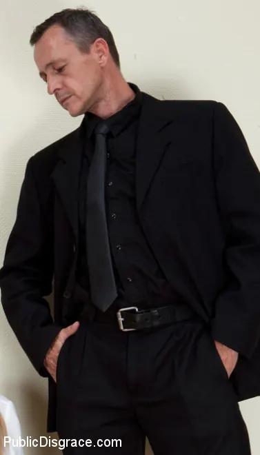 Kink 'La rubia tetona Isabella Clark recibe una doble penetración en público (parte 2)' protagonizando Isabella Clark (foto 22)