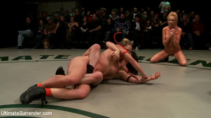 Kink '3 puntos separan a estas 4 chicas en la final de lucha libre RD ¿Quién va a abrir la lata de látigo?' protagonizando Isis Love (foto 16)