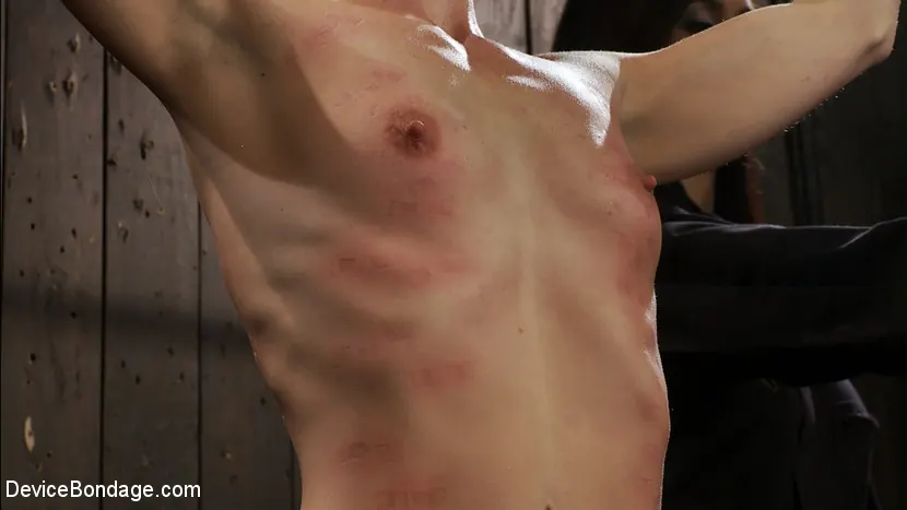 Kink 'Ariel X takes on the double reverse zipper and FOUR Dommes' starring Isis Love (Photo 15)