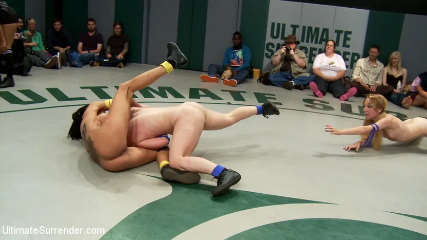 Kink '¡BATALLA DE PESOS PLUMA!: ¡Ronda 2! ¡La única lucha en parejas sin guion del mundo!' protagonizando Isis Love (foto 3)