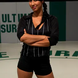 Isis Love に 'Kink' FEATERWEIGHTSの戦い！：第2戦！世界で苦労している唯一のスクリプトされていないタグチームです！ (サムネイル 8)