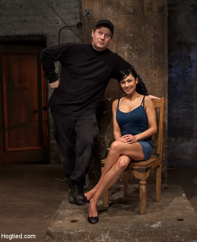 Kink 'Hollyは彼女が窒息する前に兼ねることができます。 Isisがオリーブ色のオルガスムを裂く前に闇が落ち着くのだろうか？' 主演 Isis Love (写真 10)