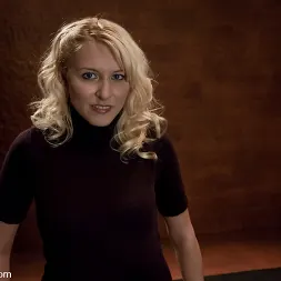 Isis Love in 'Kink' Fresh Find: Katie Summers (Thumbnail 11)
