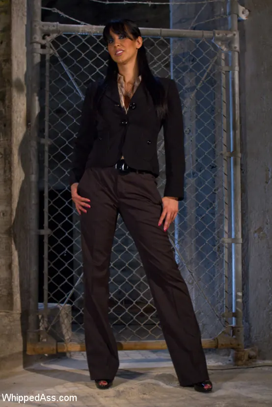 Kink 'フランスの美を尋問する' 主演 Isis Love (写真 13)