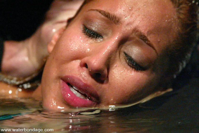 Kink 'Isis Love' 主演 Isis Love (写真 8)