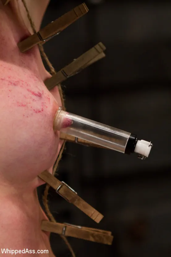 Kink '彼女のおっぱいを搾乳する' 主演 Isis Love (写真 14)