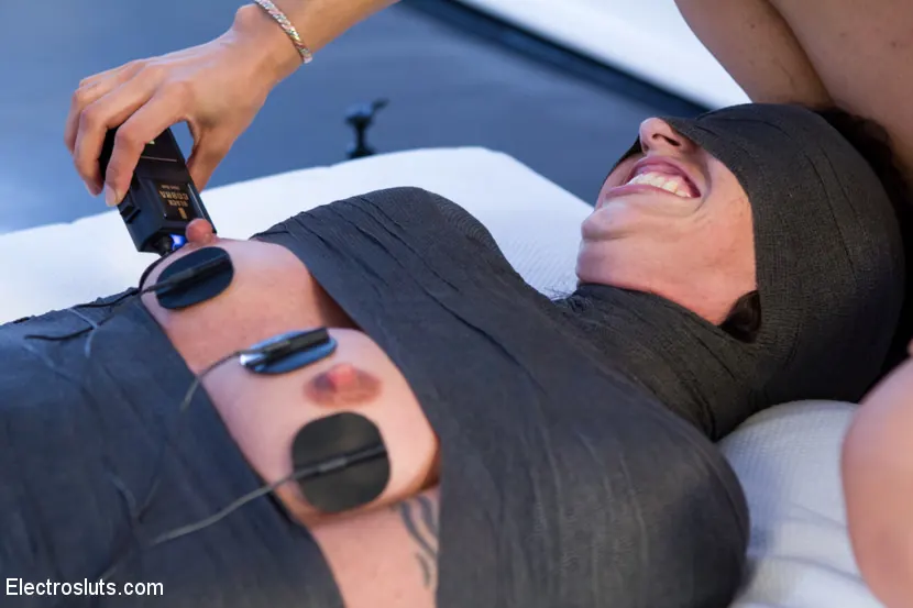 Kink 'ミイラと電化猫の崇拝！' 主演 Isis Love (写真 18)