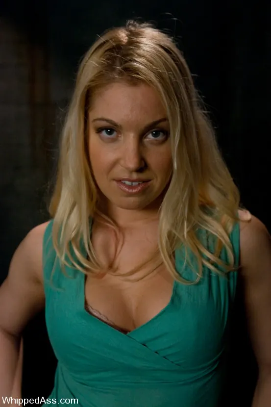 Kink 'Plaything: Hollie Stevens' starring Isis Love (Photo 1)