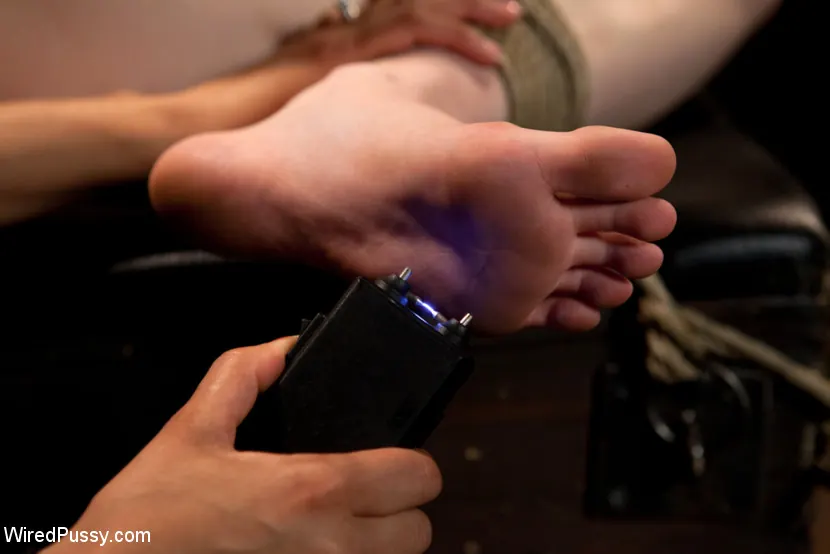 Kink 'セクシーセンスはエレクトロを愛することを学ぶ' 主演 Isis Love (写真 11)