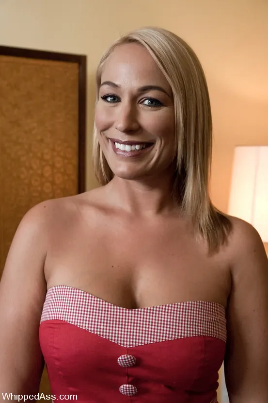 Kink 'Solicitor Slut' starring Isis Love (Photo 2)