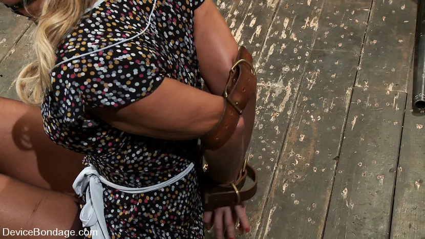 Kink 'Tara Lynn Fox, Mellanie Monroe, and Isis Love Part 1 of 4 of the December Live show' starring Isis Love (Photo 11)