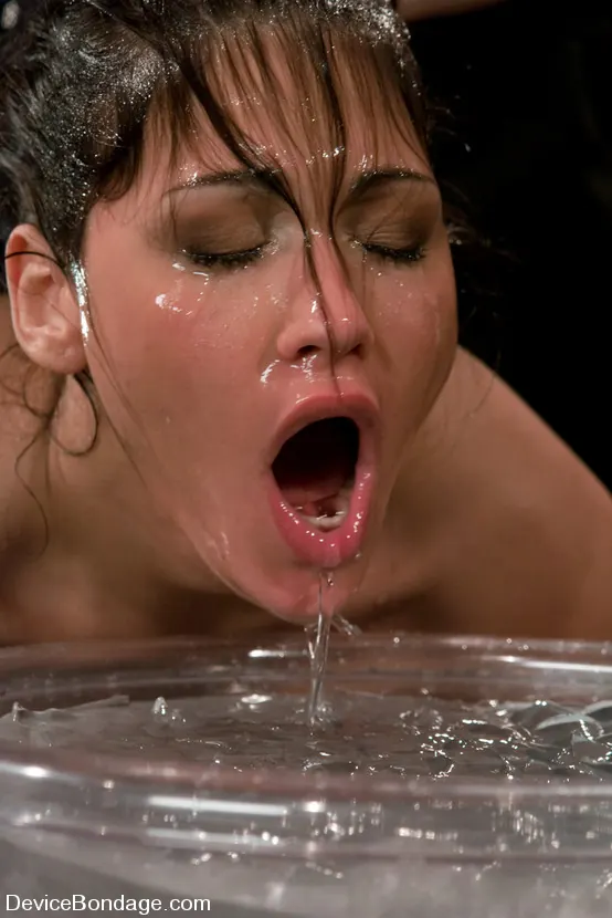 Kink 'Oiled, fucked, bound and tortured. Countdown to Relaunch - 5 of 20' protagonizando Jade Indica (foto 16)