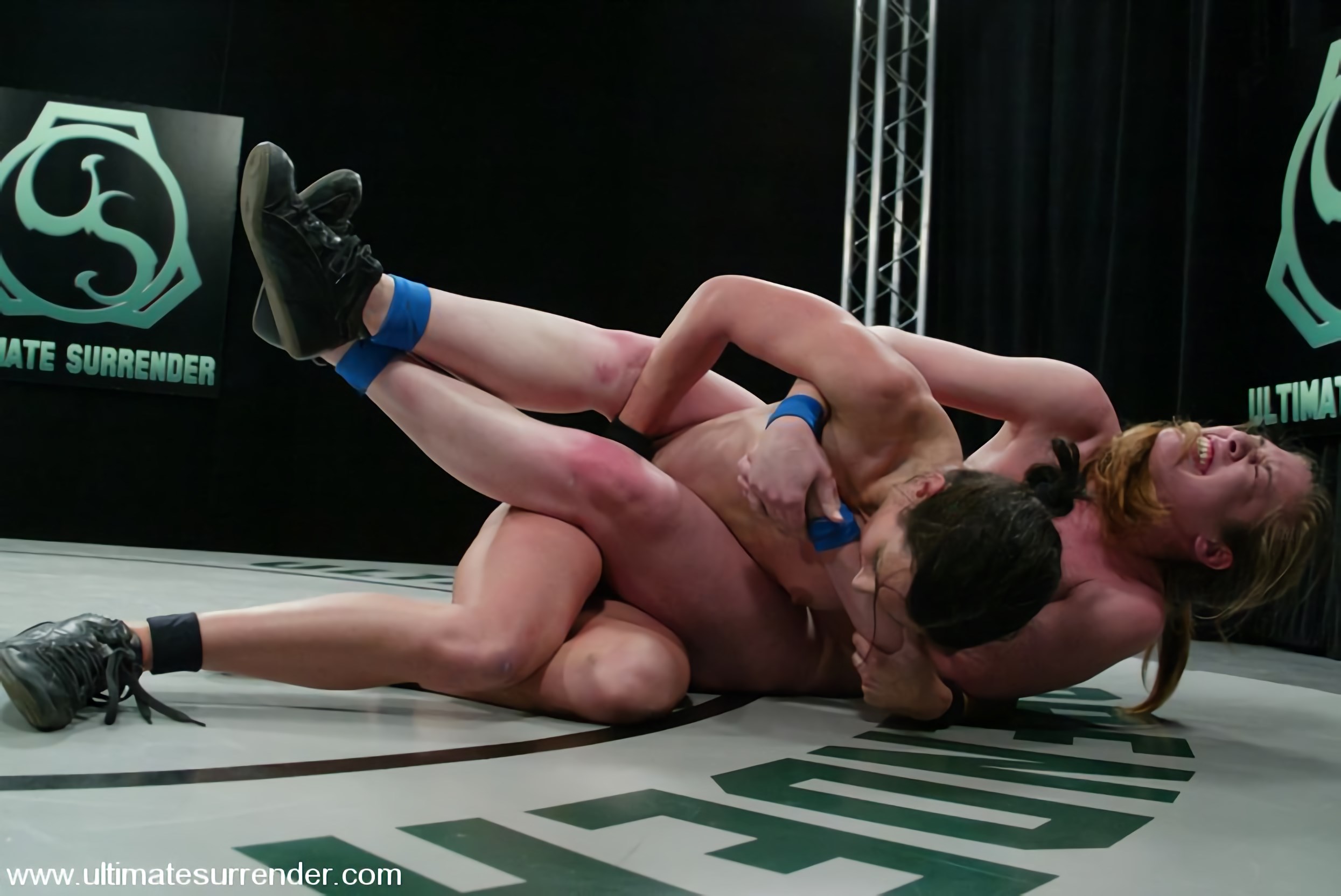 Kink 'The Gymnast (1-3) The Trouper (4-6)' starring Jade Marxxx (Photo 15)