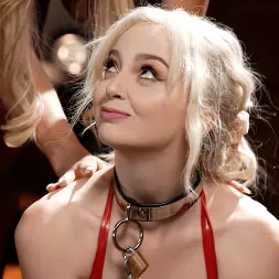 Jade Venus に 'Kink' and Lexi Lore: Mouth and Pussy Training (サムネイル 3)