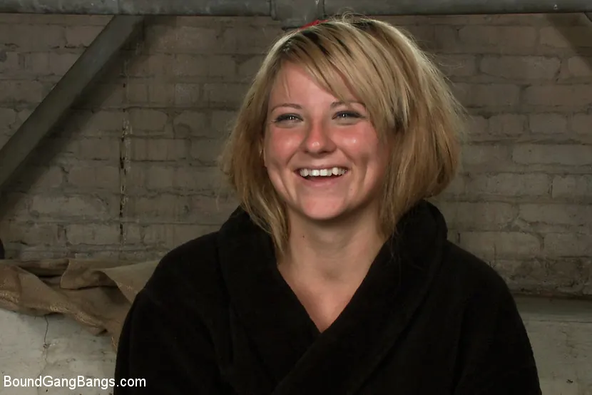 Dietrich Cyrus に 'ケイシー・カズマクリームパイ' from 'Kink' (写真 21) Kink 'ケイシー・カズマクリームパイ' 主演 Dietrich Cyrus (写真 21)