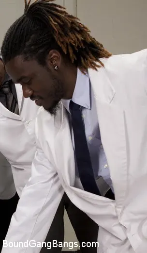 Britney Stevens en 'El estudio médico' from 'Kink' (foto 10) Kink 'El estudio médico' protagonizando Britney Stevens (foto 10)