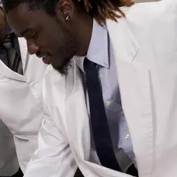 Britney Stevens en El estudio médico (foto 10) Britney Stevens en 'Kink' El estudio médico (Miniatura 10)