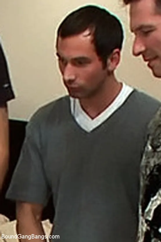 Kink 'Esposa puta' protagonizando Cherry Torn (foto 12)