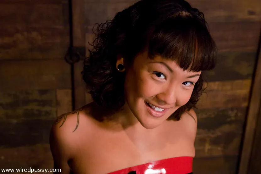 Kink 'Don't worry, it's just a little electricity!' starring Jandi Lin (Photo 1)