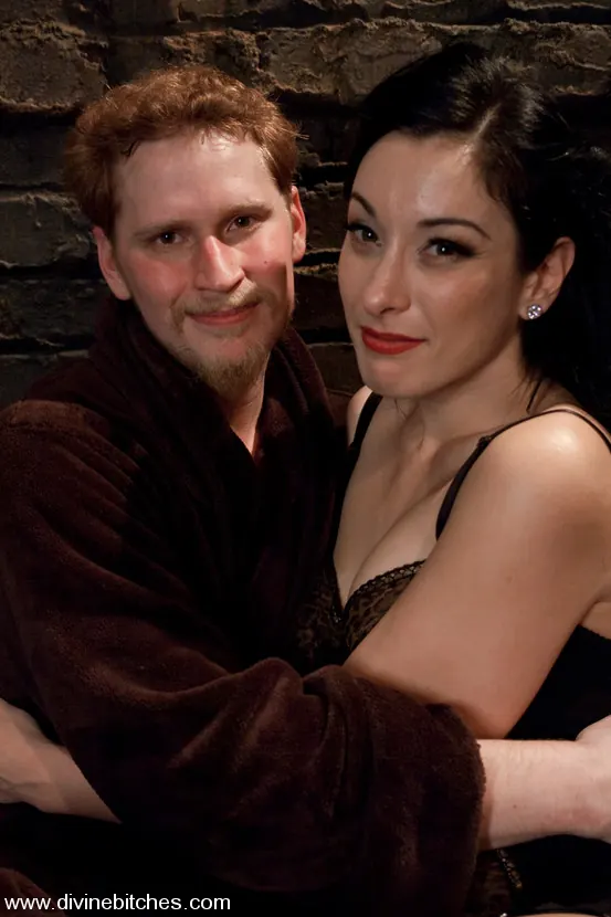 January Seraph に '先生のペットを調べる:第1話' from 'Kink' (写真 8) Kink '先生のペットを調べる:第1話' 主演 January Seraph (写真 8)