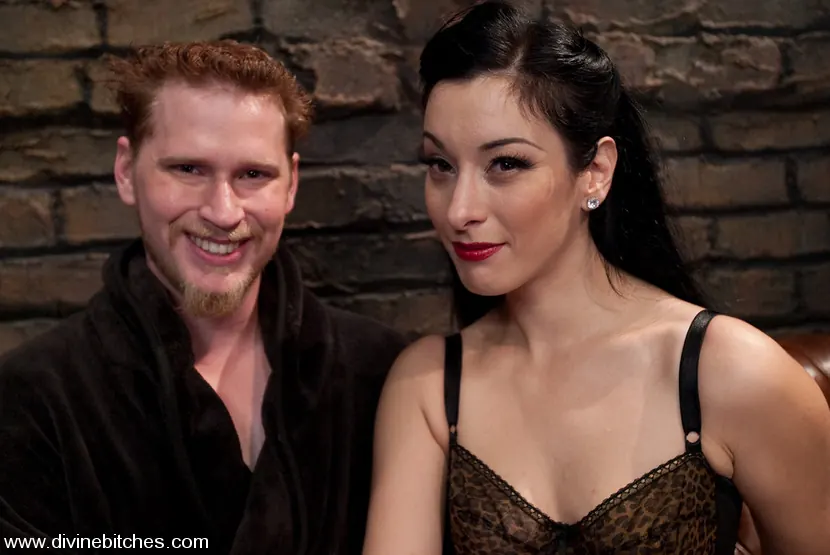 January Seraph に '先生のペットを調べる:第1話' from 'Kink' (写真 10) Kink '先生のペットを調べる:第1話' 主演 January Seraph (写真 10)