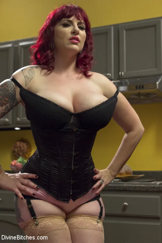 Kink '¡Pregéndame, toro! ¡Mi marido no está a la altura!' protagonizando Mz Berlin (foto 1)