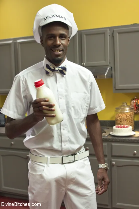 Kink '¡Pregéndame, toro! ¡Mi marido no está a la altura!' protagonizando Mz Berlin (foto 2)