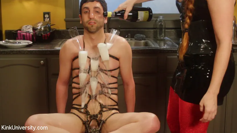 Daisy Ducati に '客観化のためのロープボンデージ - ニッキー・ニフェリウスと' from 'Kink' (写真 7) Kink '客観化のためのロープボンデージ - ニッキー・ニフェリウスと' 主演 Daisy Ducati (写真 7)