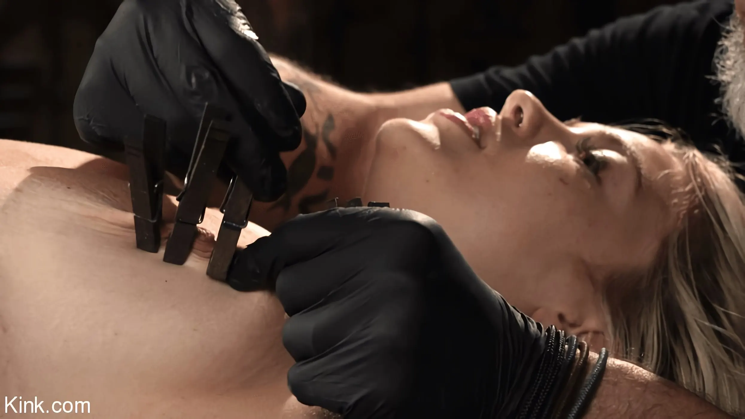 Kink 'Dominated in Brutal Bondage' 主演 Jazlyn Ray (写真 23)