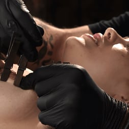 Jazlyn Ray に 'Kink' Dominated in Brutal Bondage (サムネイル 23)