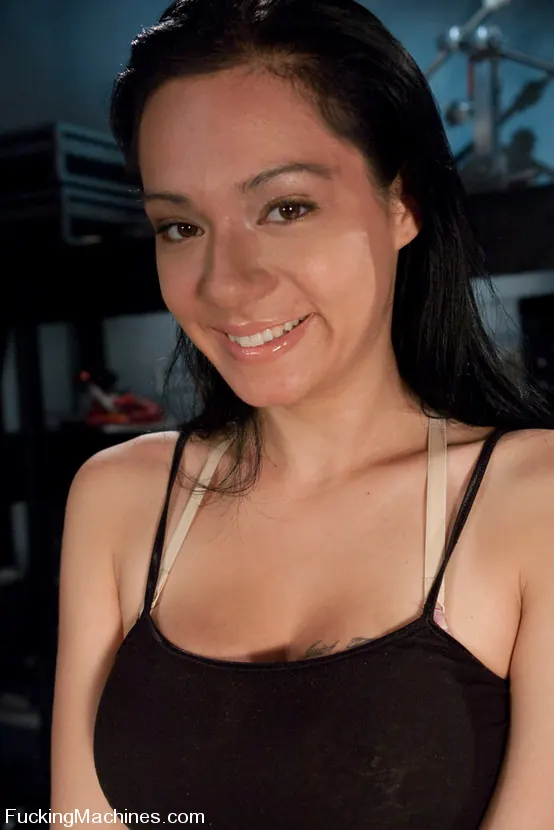 Kink 'AMATEUR GIRL FRIDAYS Jessica' starring Jessica (Photo 2)