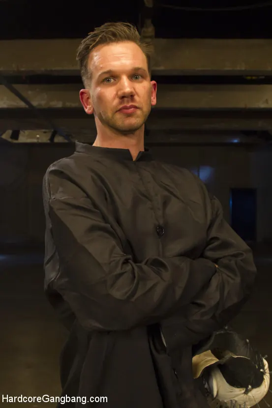 Jessica Creepshow en '¡La última chica se hace un gangbang!' from 'Kink' (foto 4) Kink '¡La última chica se hace un gangbang!' protagonizando Jessica Creepshow (foto 4)