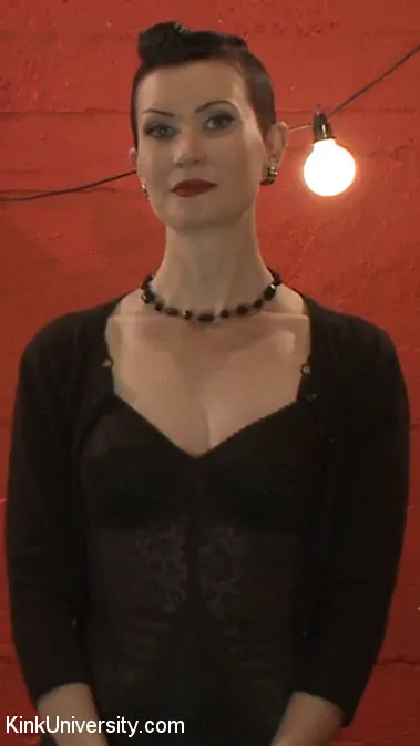 Kink 'くすぐり：喘鳴から苦痛まで' 主演 Jessica Creepshow (写真 2)