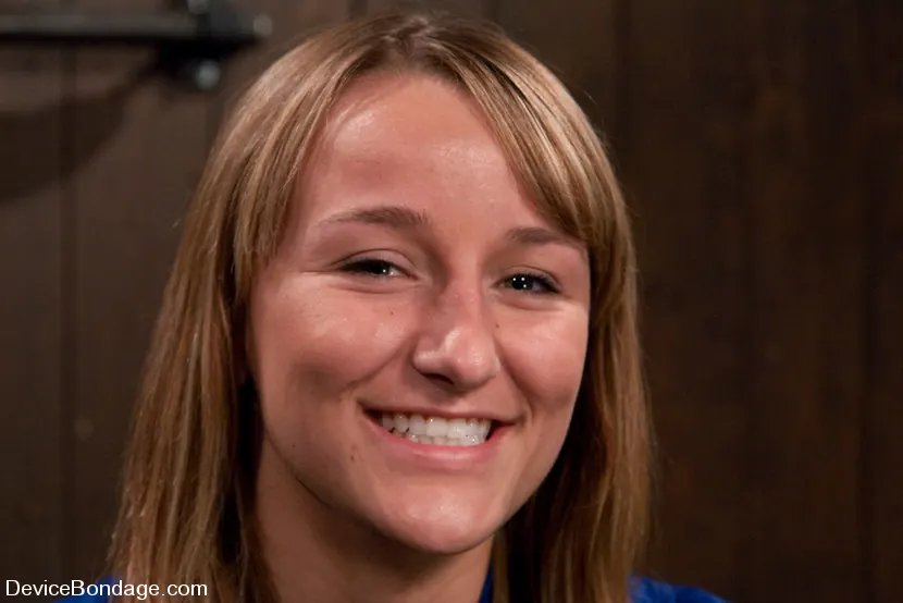 Jessie Cox en '20 year old, former gymnast.' from 'Kink' (foto 2) Kink '20 year old, former gymnast.' protagonizando Jessie Cox (foto 2)