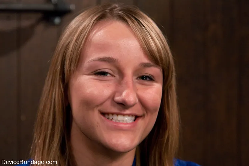 Kink 'Fucked by a machine Skynet is pleased..' protagonizando Jessie Cox (foto 2)