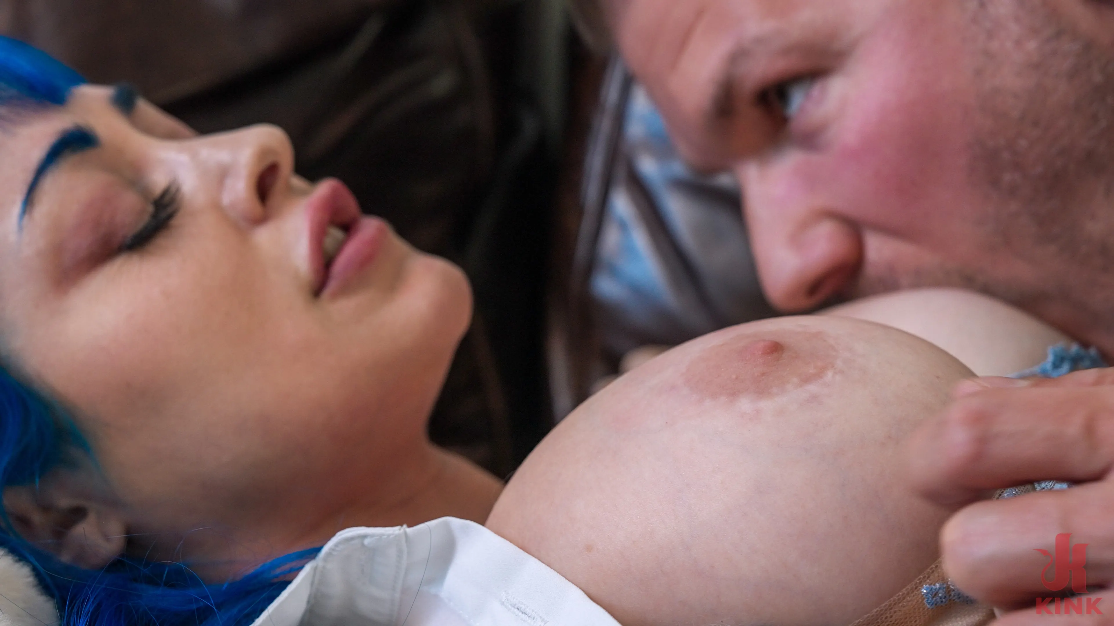 Jewelz Blu に '経営幹部の意思決定' from 'Kink' (写真 3) Kink '経営幹部の意思決定' 主演 Jewelz Blu (写真 3)