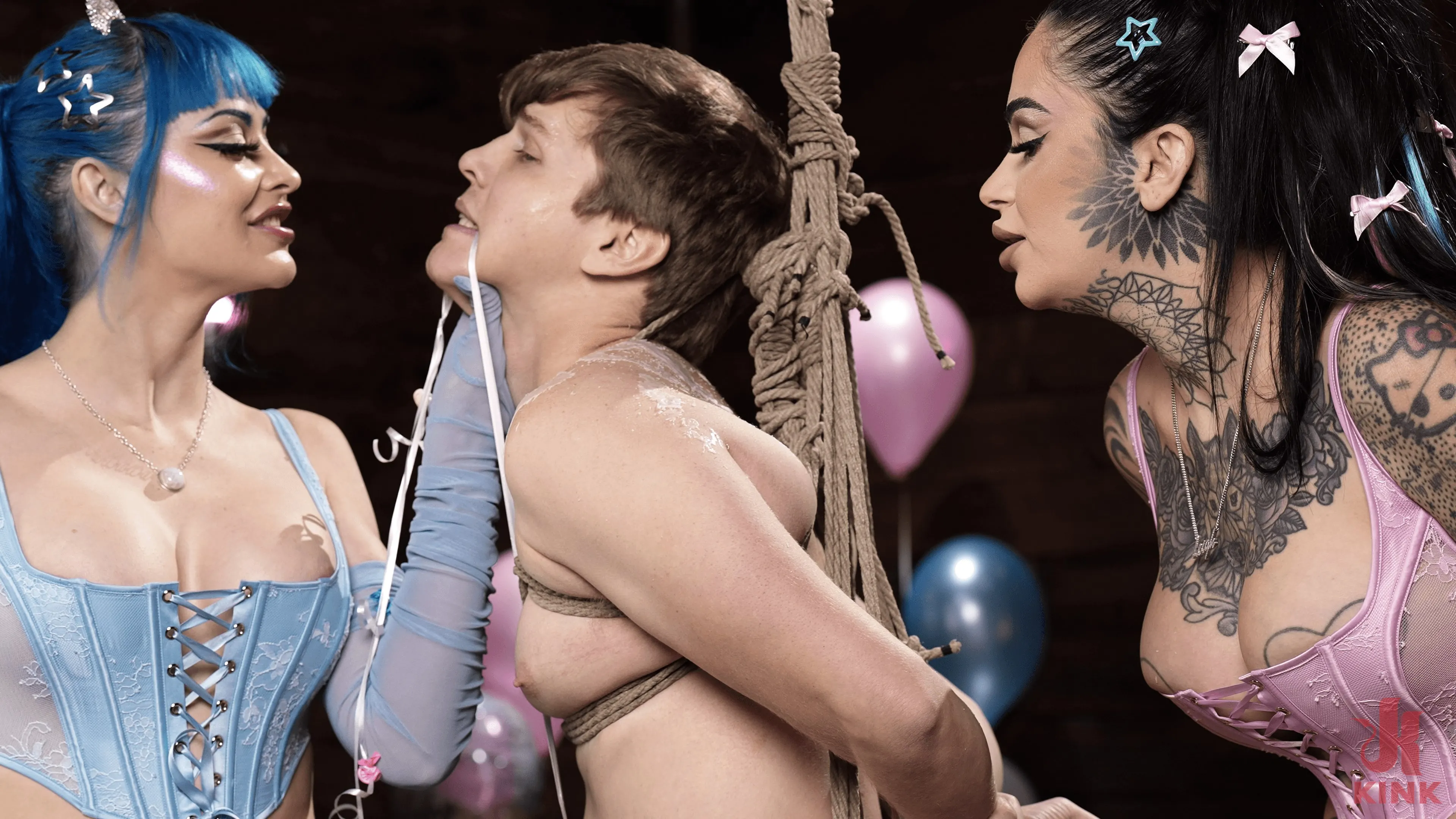 Kink 'Celebración del cumpleaños de la Señora Baby: Leigh Raven, Jewelz Blu y Sage Roux' protagonizando Jewelz Blu (foto 6)