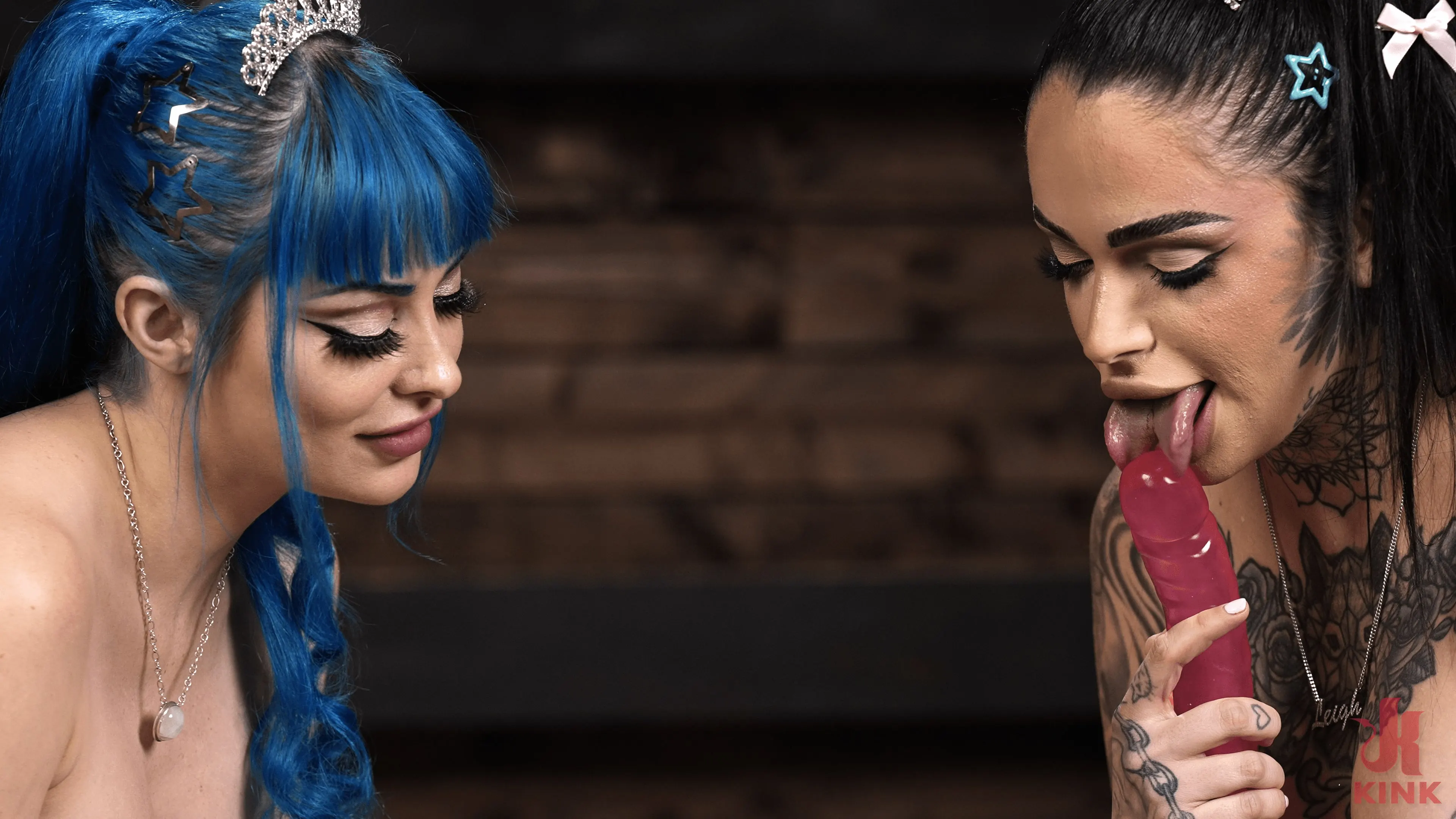 Kink 'Celebración del cumpleaños de la Señora Baby: Leigh Raven, Jewelz Blu y Sage Roux' protagonizando Jewelz Blu (foto 21)