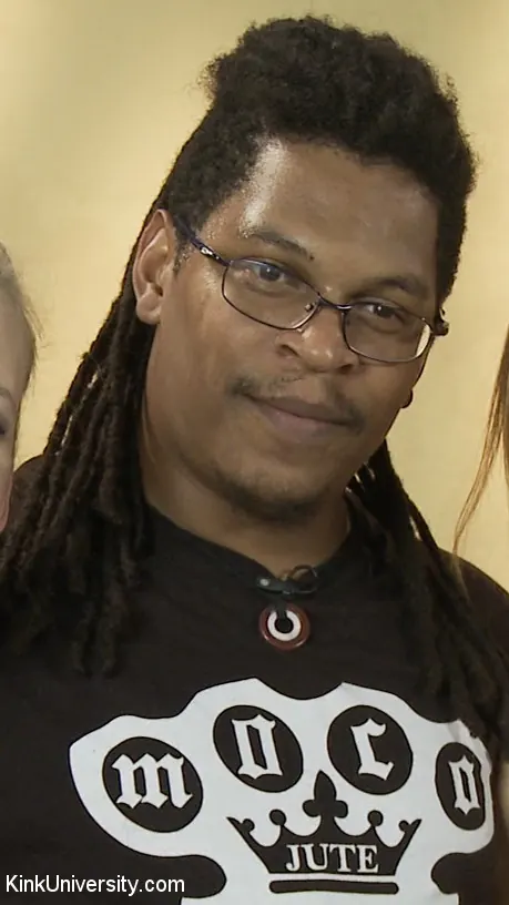 Kink '多人数ロープボンデージとサスペンション' 主演 Jeze Belle (写真 14)