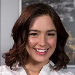 Jodi Taylor に 'Kink' いたずらなウェイトレスは、異人種間強姦でコックで彼女のお支払いを取る！ (サムネイル 1)