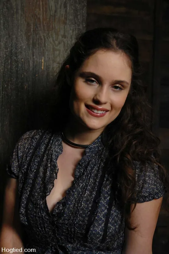 Kink 'シャーロットは、竹に服従します...' 主演 Charlotte Vale (写真 1)