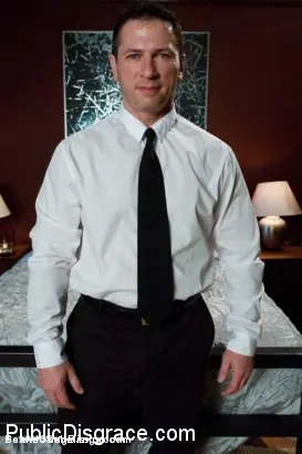 Kink '¡¡¡Rubia linda atada y follada con el puño en el culo en público!!!' protagonizando Alice Frost (foto 13)