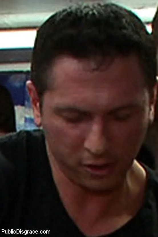 Kink 'En Over Her Head: Sexo público agresivo' protagonizando Krissy Lynn (foto 11)